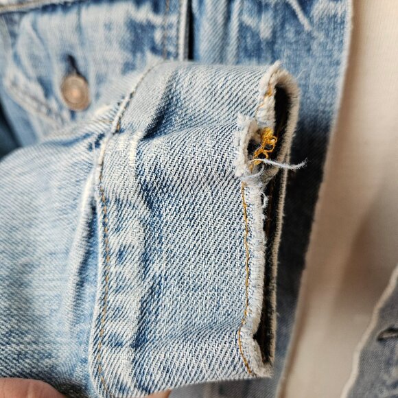 Vintage 70s Levi's 2 Pocket Type III Trucker Jacket Distressed Denim Small Aged - Picture 8 of 16